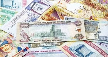 أسعار العملات اليوم الجمعة: ارتفاع الدولار وتراجع اليورو والإسترليني