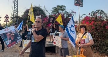 أهالي الرهائن يتظاهرون أمام منازل وزراء الاحتلال ويوجهون رسالة لنتنياهو