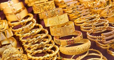 الذهب يتراجع عالميًا مع صعود الدولار.. تأثير سعر الذهب عيار 21