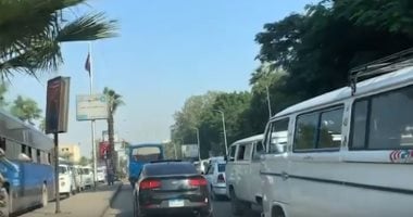 النشرة المرورية: كثافة مرورية متحركة على الطرق الرئيسية بالقاهرة والجيزة