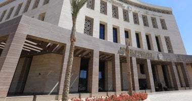 تسليم الكتب للطلاب دون قيود أو شروط من وزارة التربية والتعليم