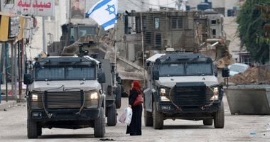 جيش الاحتلال يفرض حظر تجوال وإغلاق المحال التجارية خلال اقتحام بلدة سبسطية في نابلس