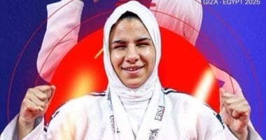 رئيس جامعة القاهرة يهنئ الطالبة أمنية الحسينى لفوزها في بطولة الجودو المكفوفين