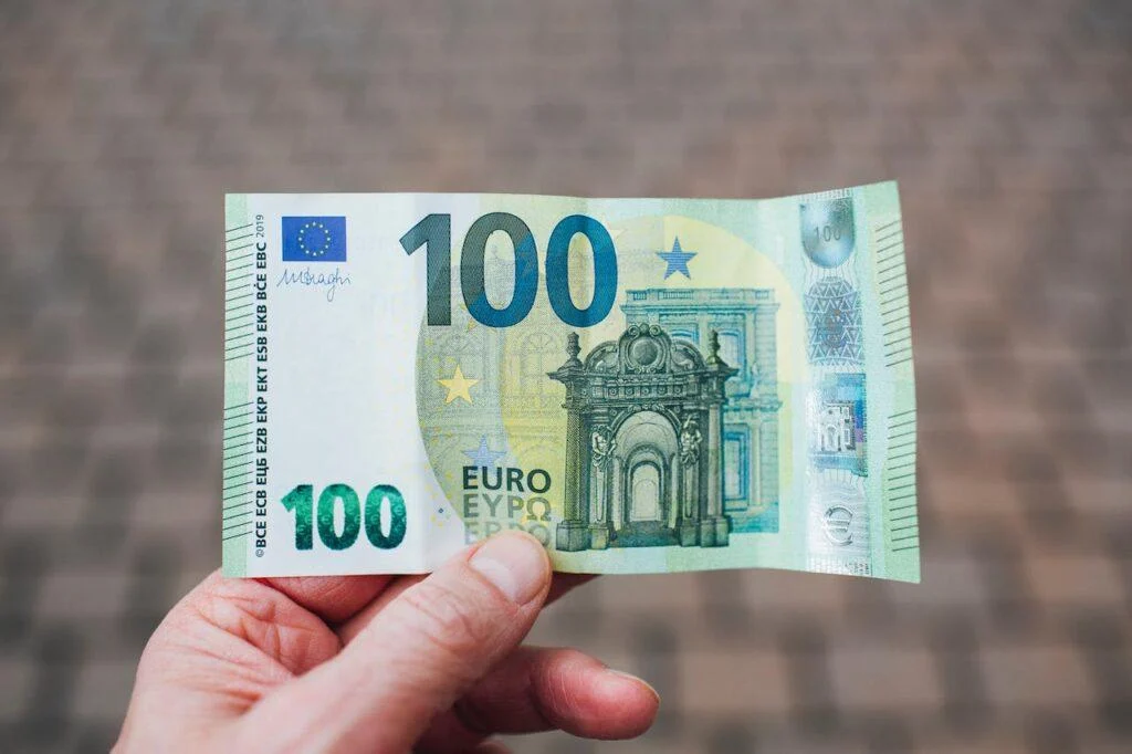 الأوروبي وصل كام؟؟ سعر اليورو اليوم الاثنين 2025/8/4 في البنوك المصرية والسوق السوداء