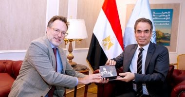 سفير كندا يزور ستوديو نجيب محفوظ في ماسبيرو ويشيد بالعلاقات مع مصر