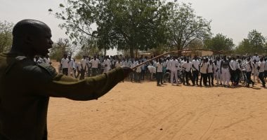 نيجيريا ترحل 102 أجنبيا متورطين بجرائم إلكترونية