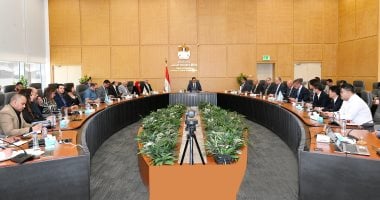 وزير الإسكان يتابع تنفيذ منطقة الأعمال المركزية بالعاصمة الإدارية الجديدة