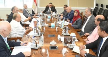 وزير الإسكان يلتقي برئيس وأعضاء جمعية مستثمرى 6 أكتوبر