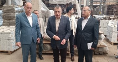 وزير الإنتاج الحربى يتابع سير العملية الإنتاجية بشركة شبرا الهندسية