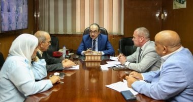 وزير قطاع الأعمال العام يزور السد العالي للمشروعات الكهربائية